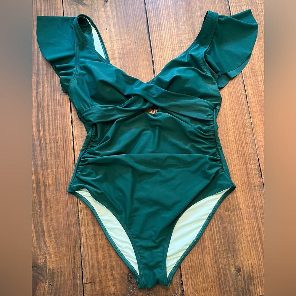 Cupshe Green One Piece Swimsuit with Ruched Bodice and Sweetheart Neckline